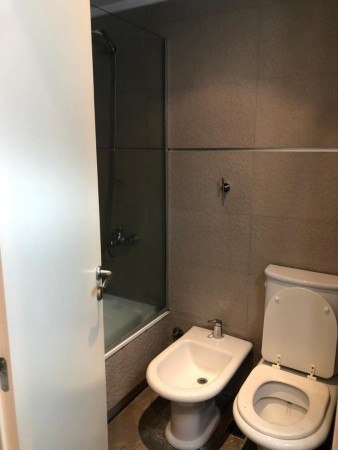 OPORTUNIDAD! CASA EN PH AL FRENTE C/ COCHERA Y JARDIN , HAEDO A 3 CUADRAS DE LA ESTACION