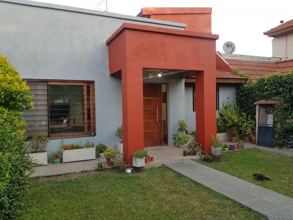 OPORTUNIDAD HERMOSA CASA DE 5 AMBIENTES JARDIN Y COCHERA EN PADUA NORTE 160 M2 CASI A ESTRENAR