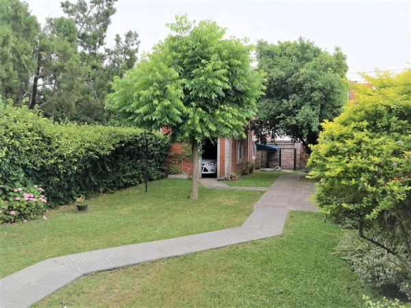 OPORTUNIDAD HERMOSA CASA DE 5 AMBIENTES JARDIN Y COCHERA EN PADUA NORTE 160 M2 CASI A ESTRENAR