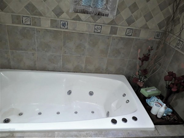 OPORTUNIDAD!! HERMOSA CASA TIPO QUINTA EN PADUA SUR +DEPTO+QUINCHO+OFICINA,SOBRE 2LOTES,24 X 37 MTS