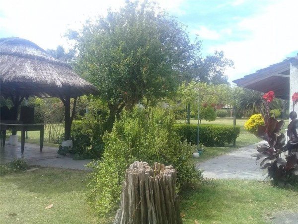 CASAQUINTA SAN ANTONIO DE PADUA C/PISCINA EN PADUA SUR A 10 CDS CENTRO,LOTE 33X62, 6 AMB.200M2