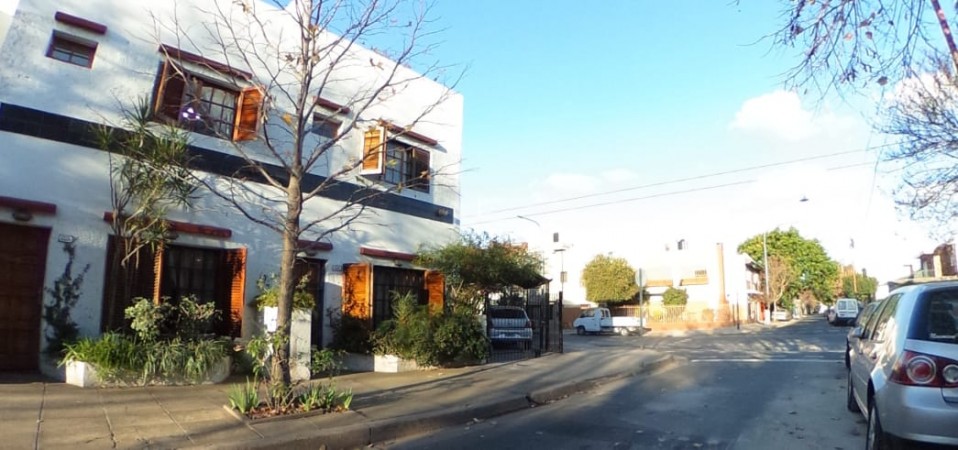  DUPLEX EN DEVOTO DE 2 PLANTAS, 3 A 4 AMB.CON TERRAZA C PARRILLA, PATIO Y COCHERA, 110M2