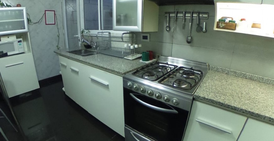  DUPLEX EN DEVOTO DE 2 PLANTAS, 3 A 4 AMB.CON TERRAZA C PARRILLA, PATIO Y COCHERA, 110M2