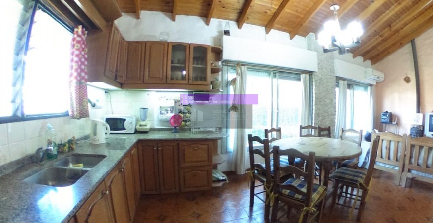 QUINTA LOTE 1450 M2, 220M2 CONSTR., CASA PPAL, QUINCHO, CASA HUESPEDES, PISCINA, GRAN PARQUE,  PARRILLA, POOL HOUSE, JACUZZI,VESTUARIOS EXCELENTE OPORTUNIDAD!!