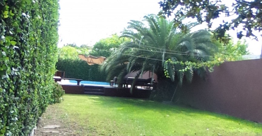 VENTA CHALET SAN ANTONIO DE PADUA  6 AMB  2 PTS TODO A NUEVO, GARAGE DOBLE, PISCINA DE 11X6 S/ LOTE DE 53 MTS DE FONDO